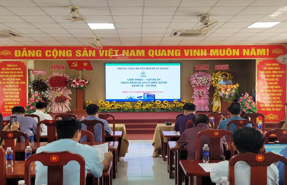 A group of people sitting in chairs
AI-generated content may be incorrect.